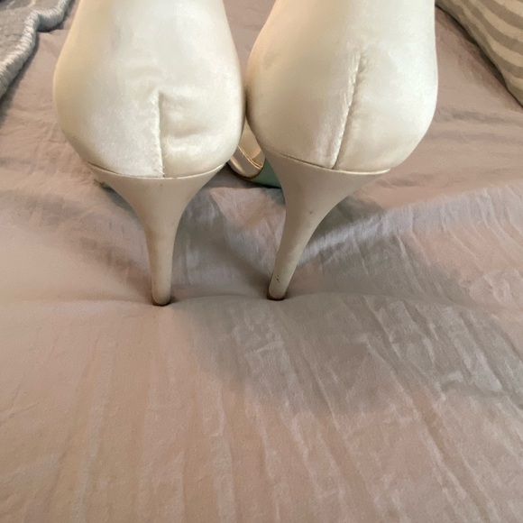 Betsey Johnson heels diamond bow white satin - Picture 4 of 8